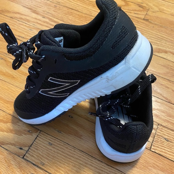 New Balance Kids Black Sneakers - Picture 2 of 4